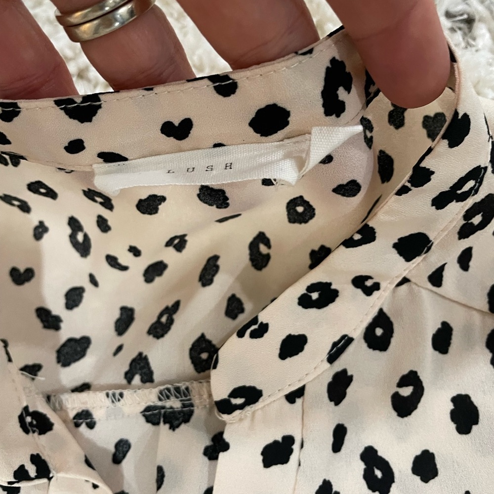 Lush Warren Split Neck Blouse Medium - image 7